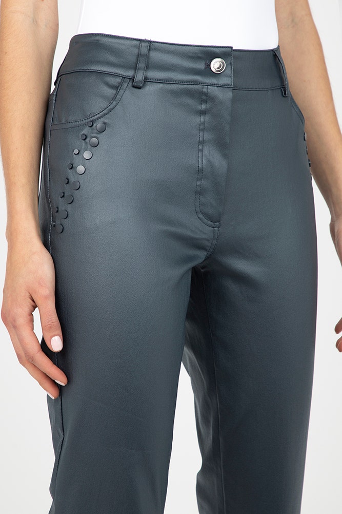 PANTALON COATED CON TACHAS EN BOLSILLOS