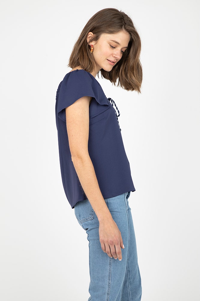BLUSA ESCOTE RECTO Y ELASTICO EN HOMBROS