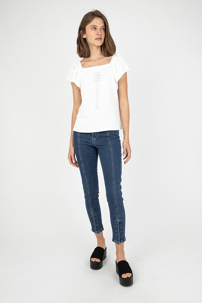 BLUSA ESCOTE RECTO Y ELASTICO EN HOMBROS