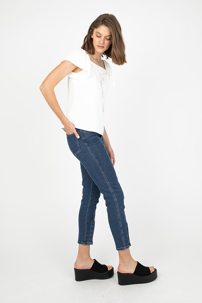 BLUSA ESCOTE RECTO Y ELASTICO EN HOMBROS