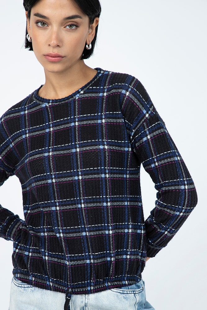 POLERA CON CORDON EN RUEDO