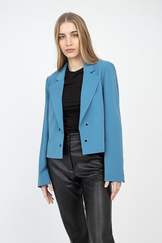 BLAZER CROP CON OJETILLOS